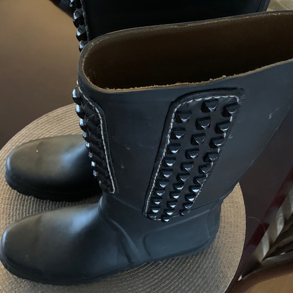 Bcbg rain boots